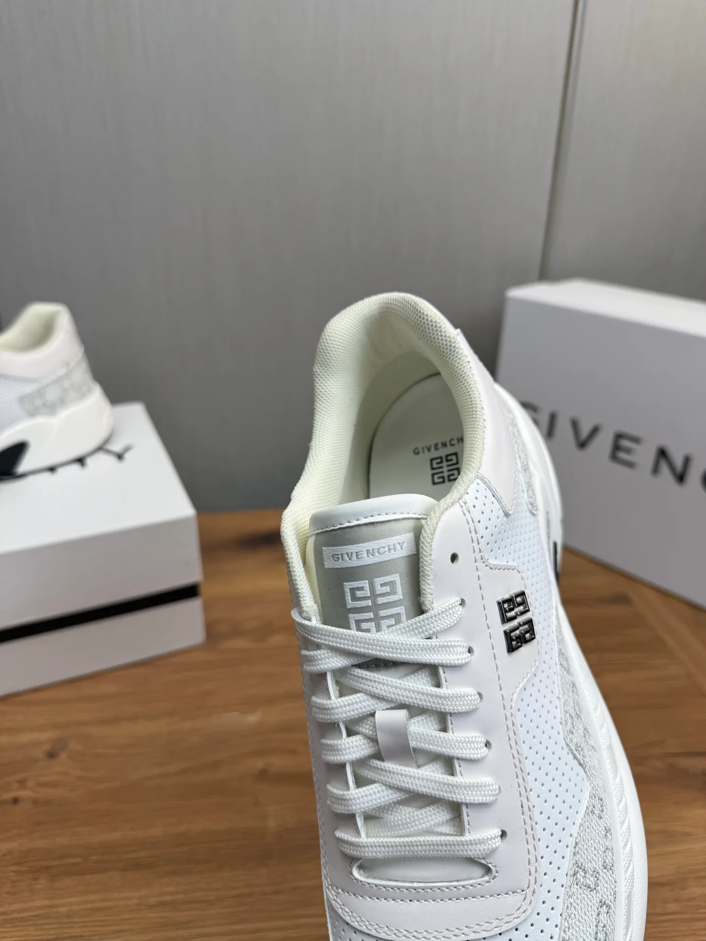 Кроссовки Мужские Givenchy 2380935