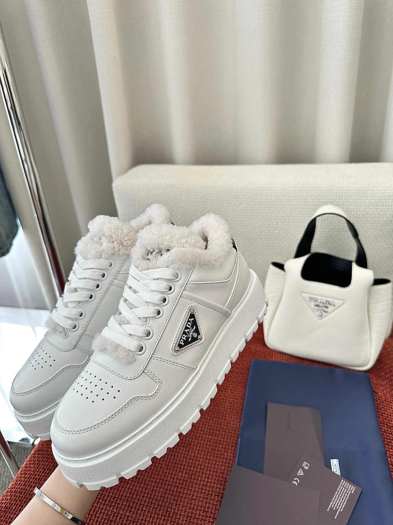 Кроссовки Женские Prada 18621064