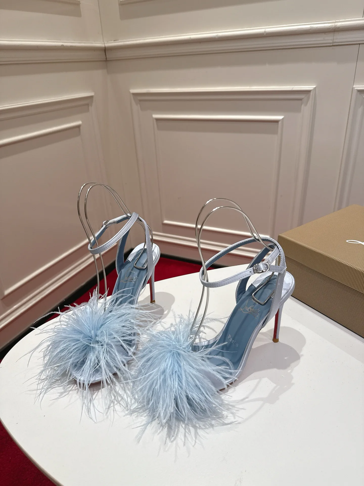 Туфли Женские Christian Louboutin 17057873