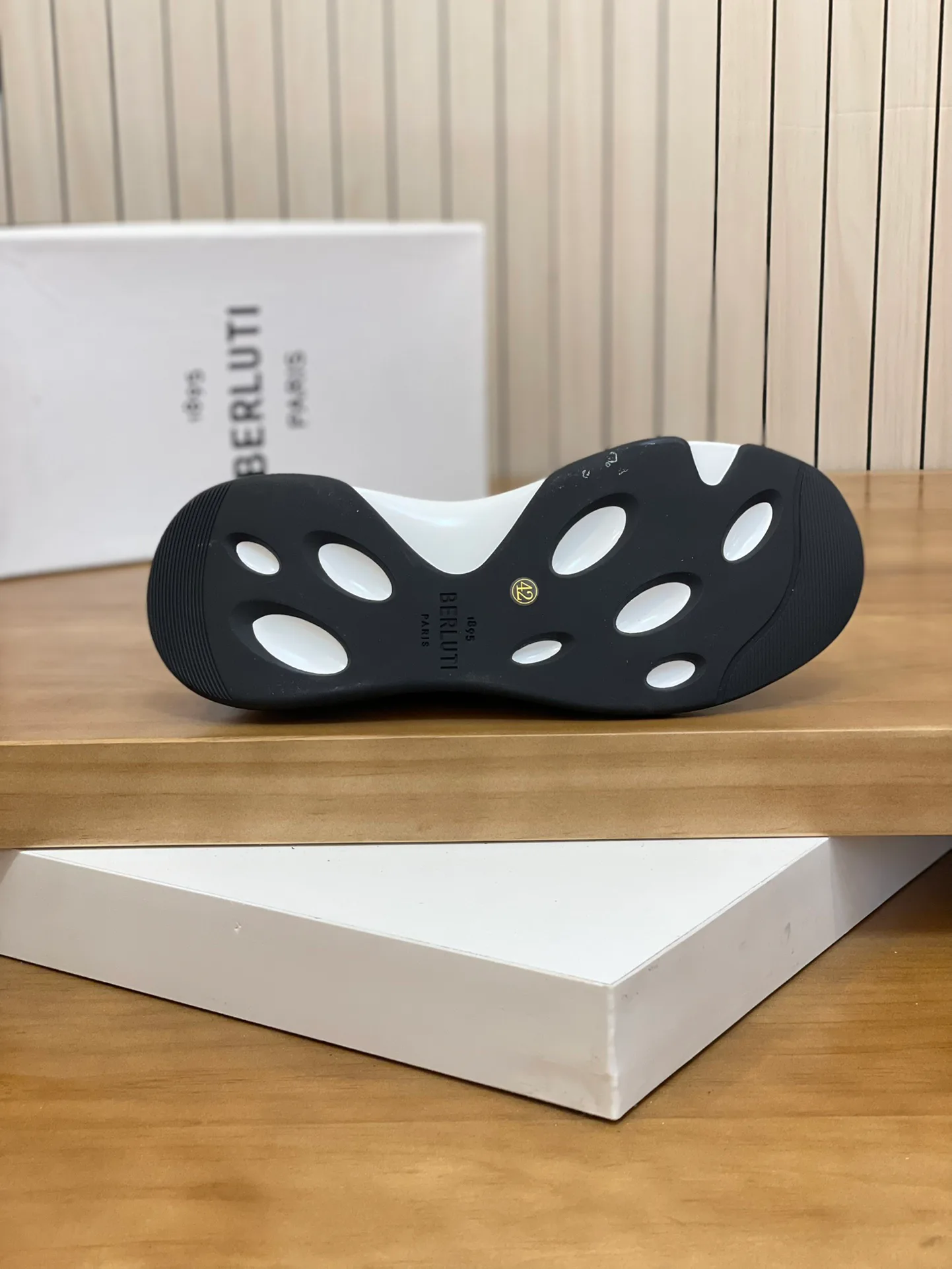 Кроссовки Женские Berluti 462854