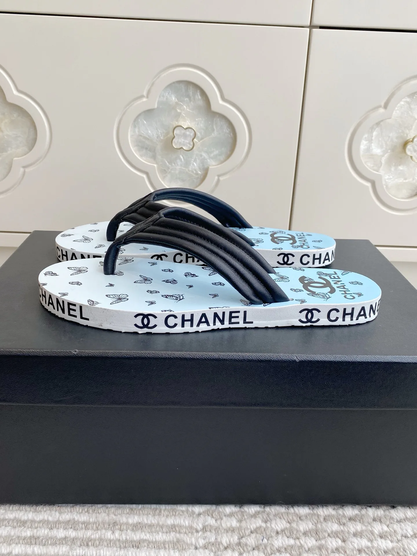 Шлепанцы Женские Chanel 11909737