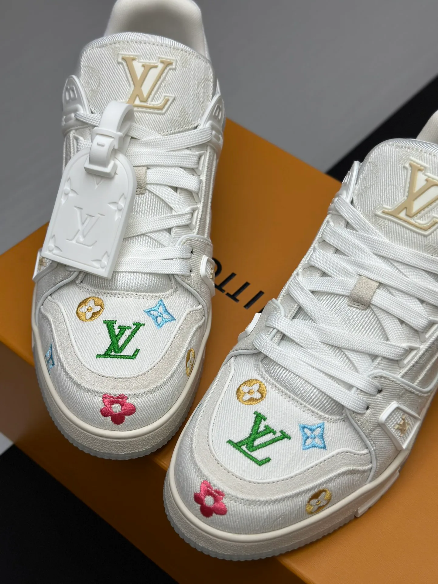 Кроссовки Женские Louis Vuitton 18743927