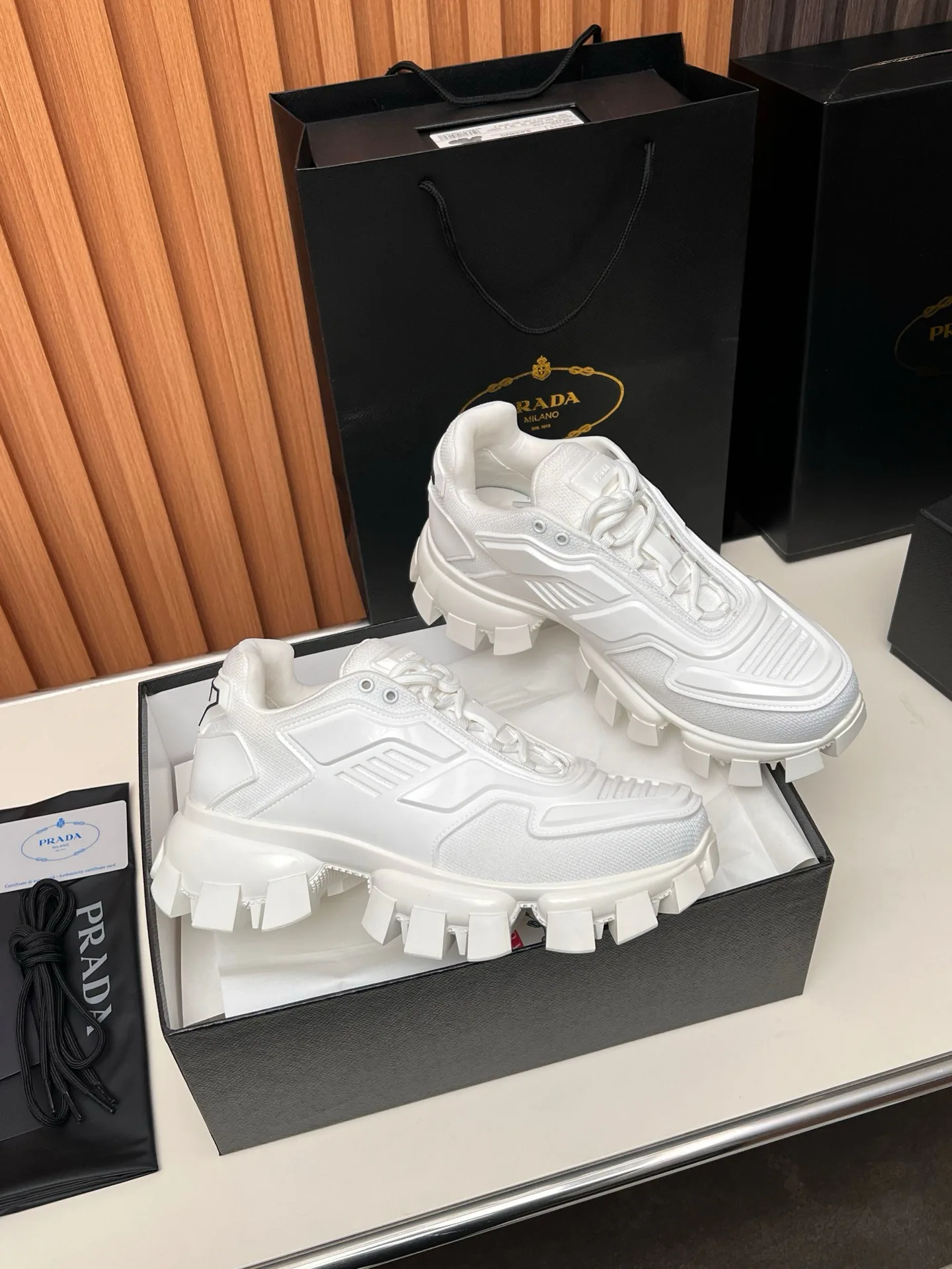 Кроссовки Женские Prada 17955142