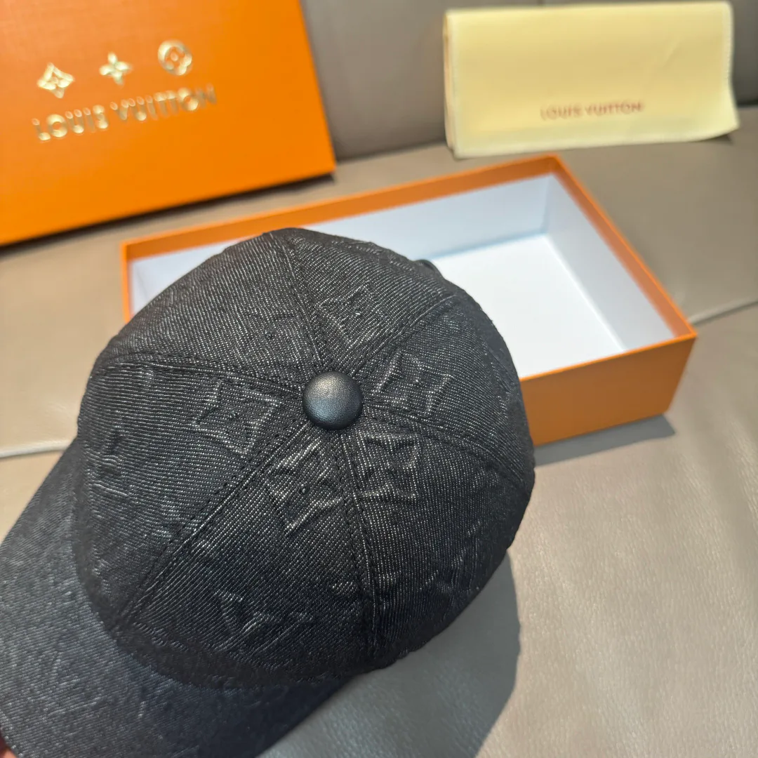 Головные Уборы Louis Vuitton 11529588