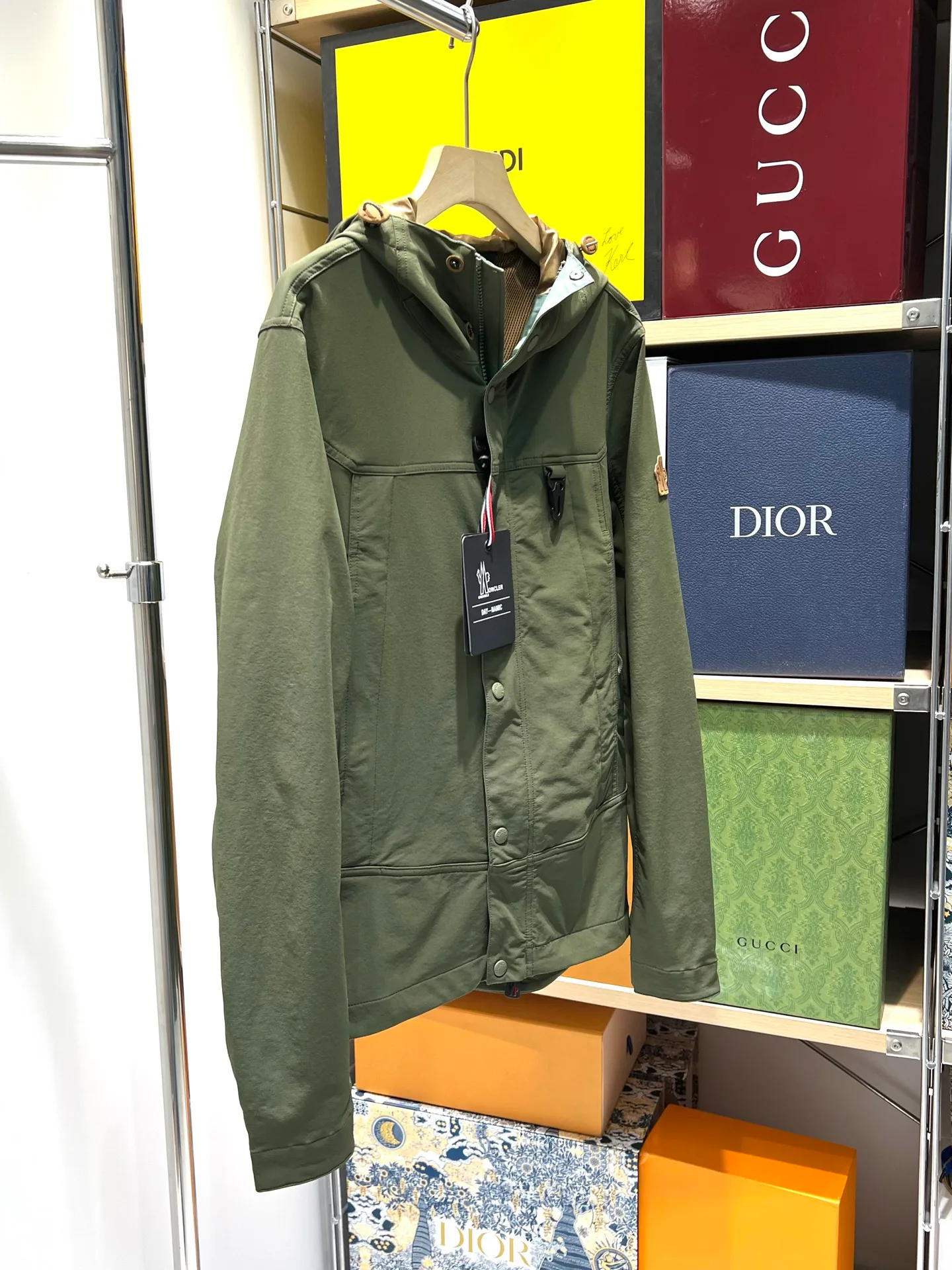 Куртки И Пуховики Мужские Moncler 11909049