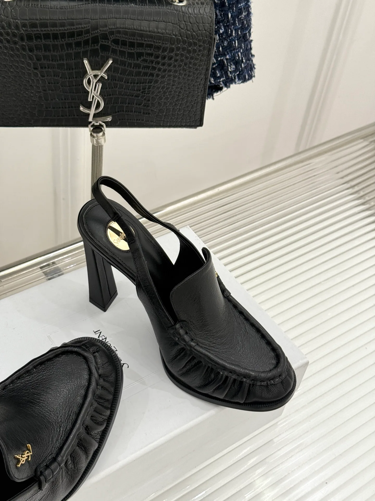 Босоножки Женские Saint Laurent 11312314