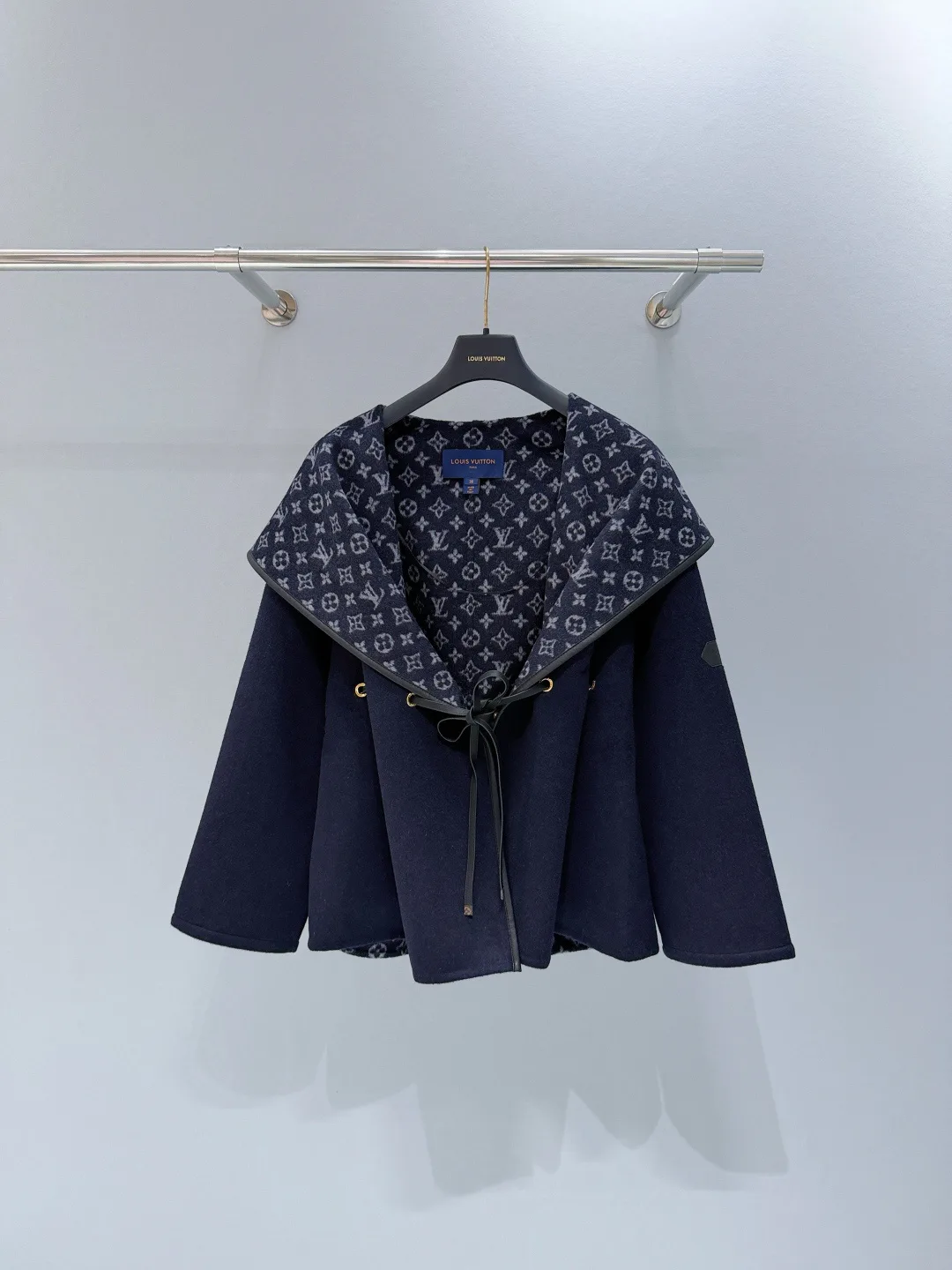 Пальто Женские Louis Vuitton 19082086