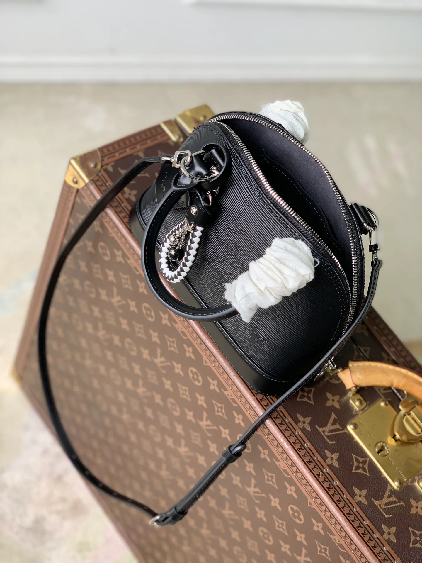 Классические Сумки Женские Louis Vuitton 18147537