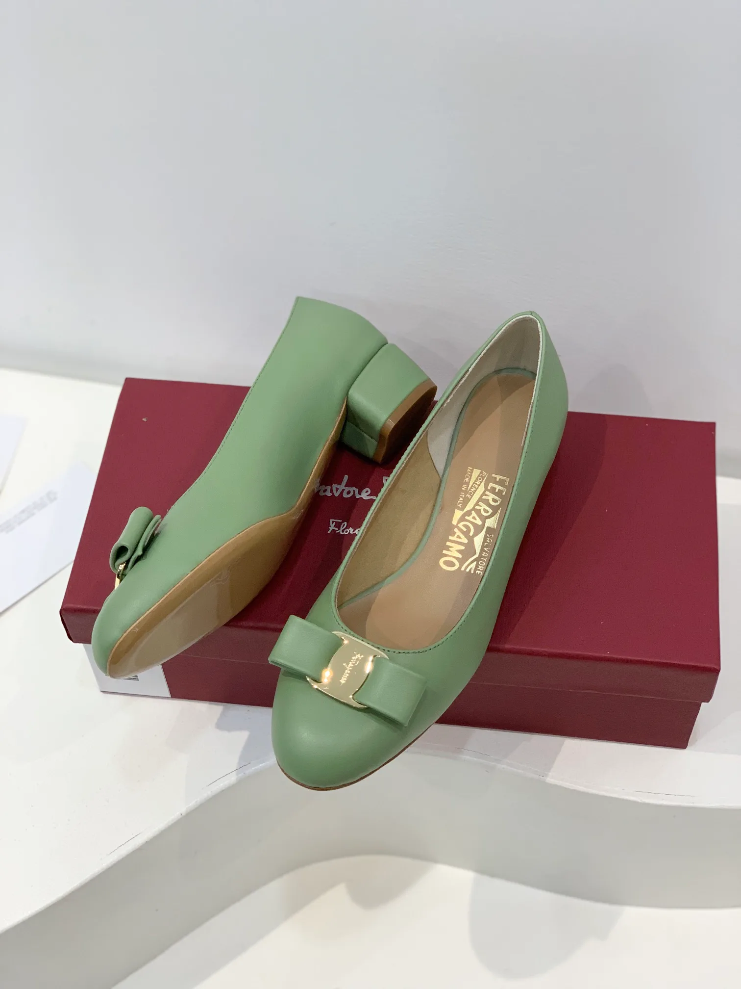 Туфли Женские Salvatore Ferragamo 20024