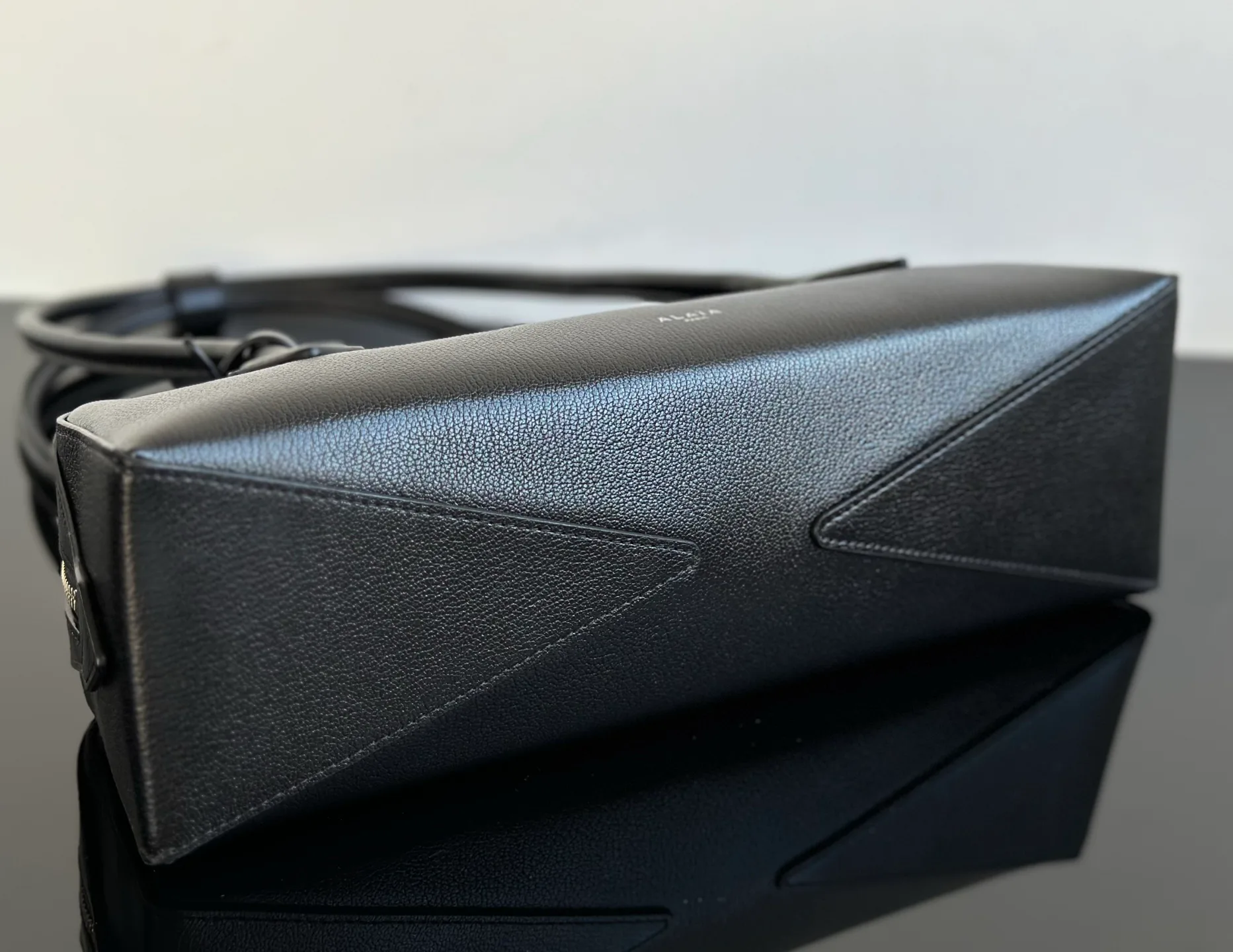 Сумки На Ремне Женские Alaia 102353