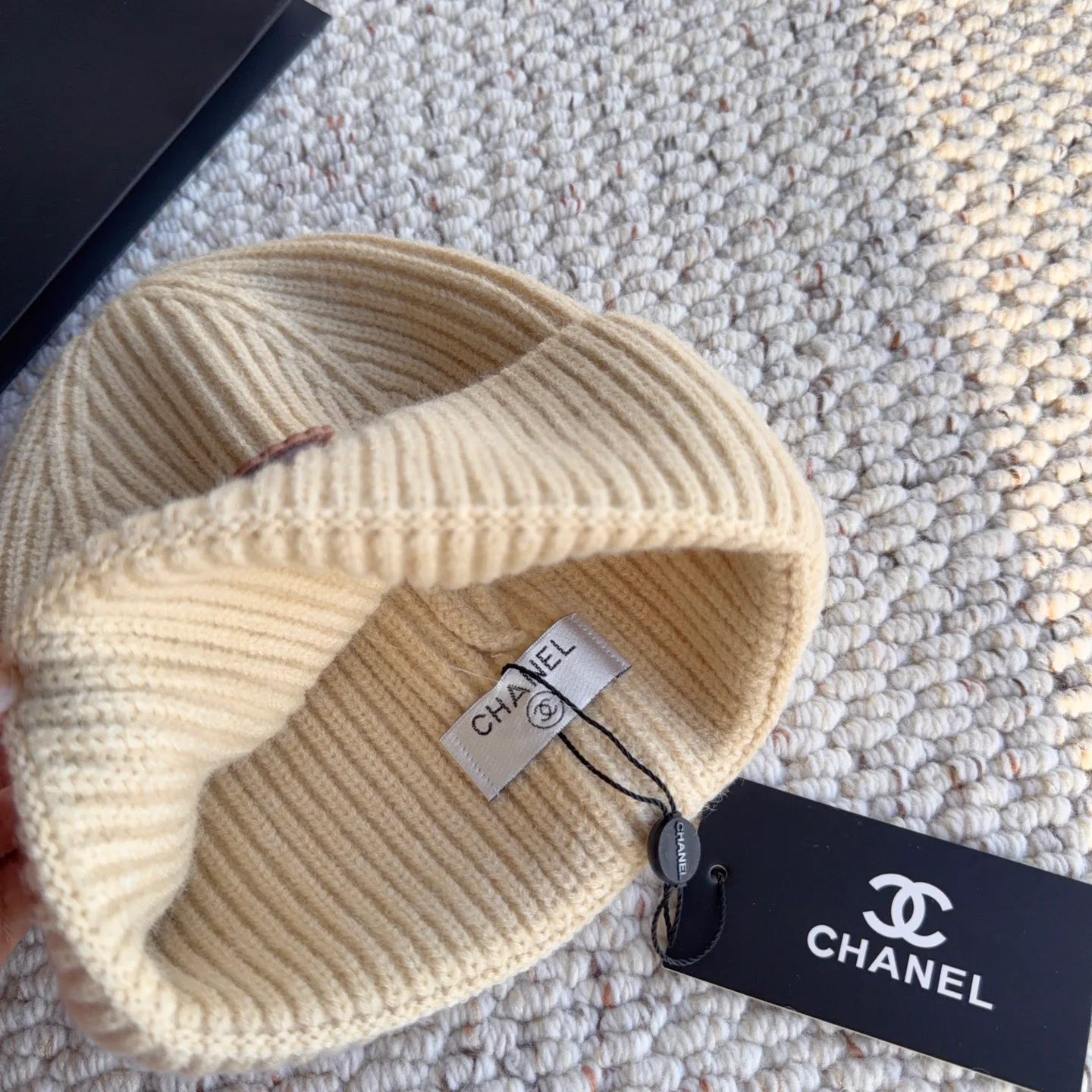 Головные Уборы Chanel 18450124