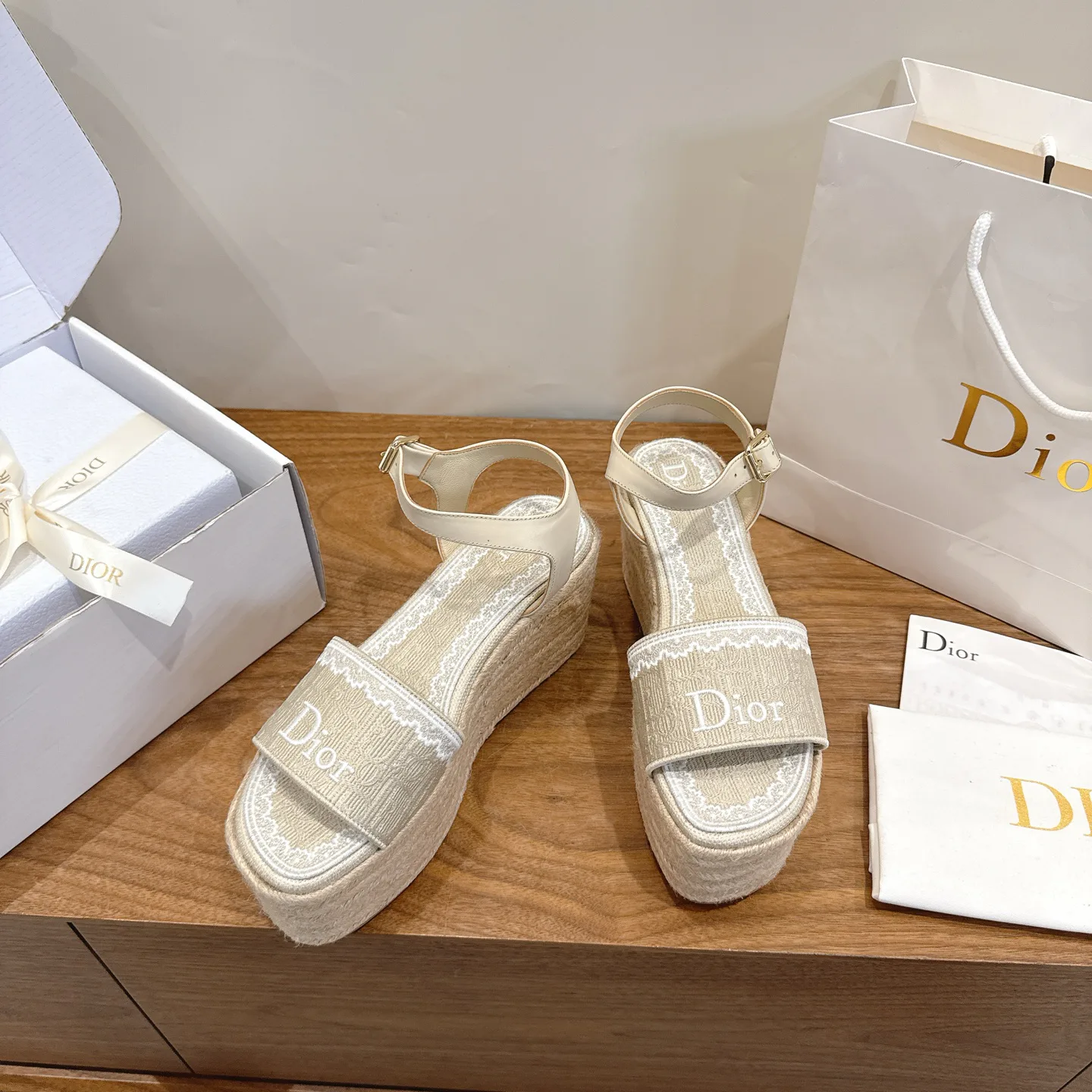 Босоножки Женские Christian Dior 17947072
