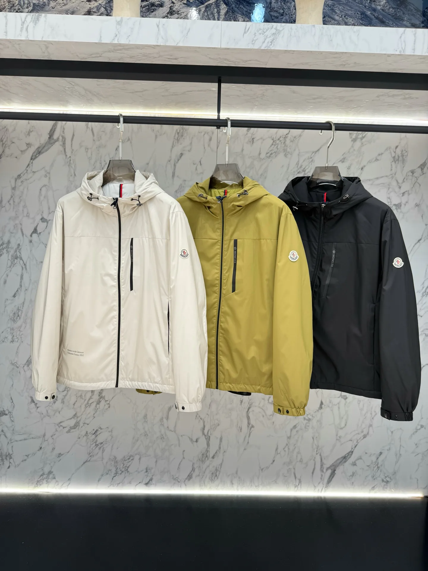 Куртки И Пуховики Мужские Moncler 17944100