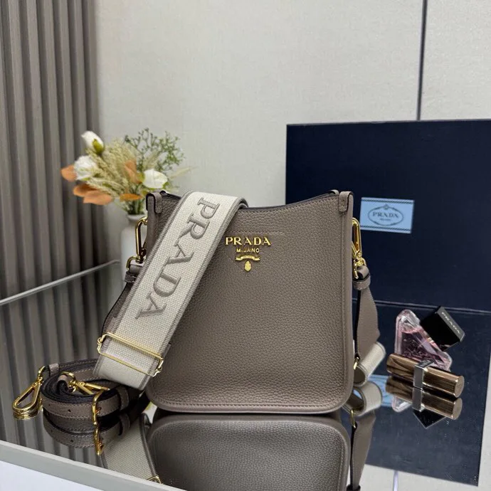 Классические Сумки Женские Prada 13332192