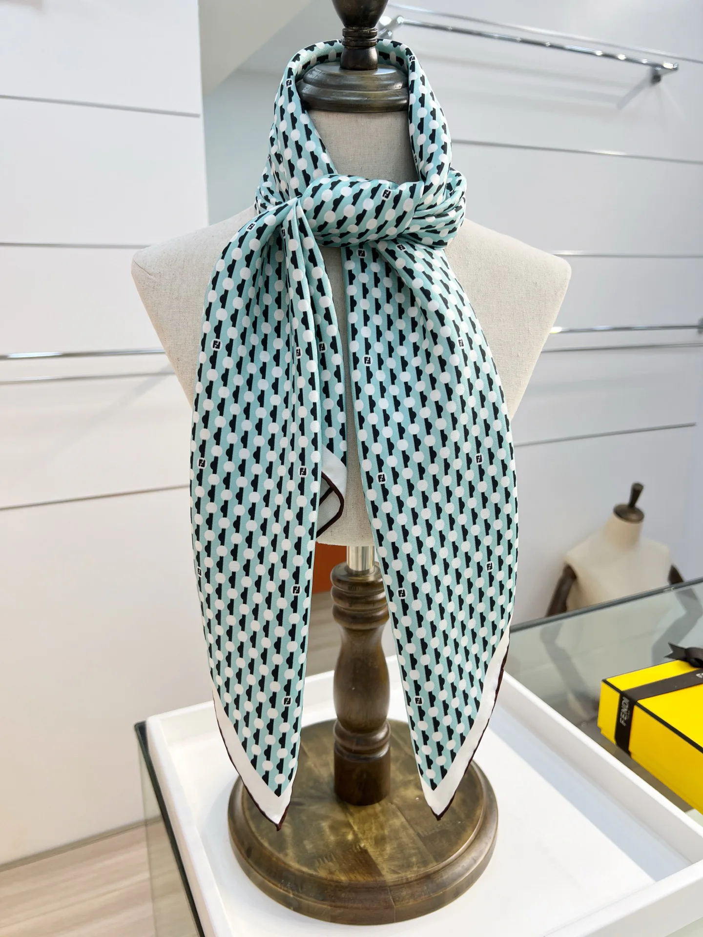 Шарфы Fendi 11394239