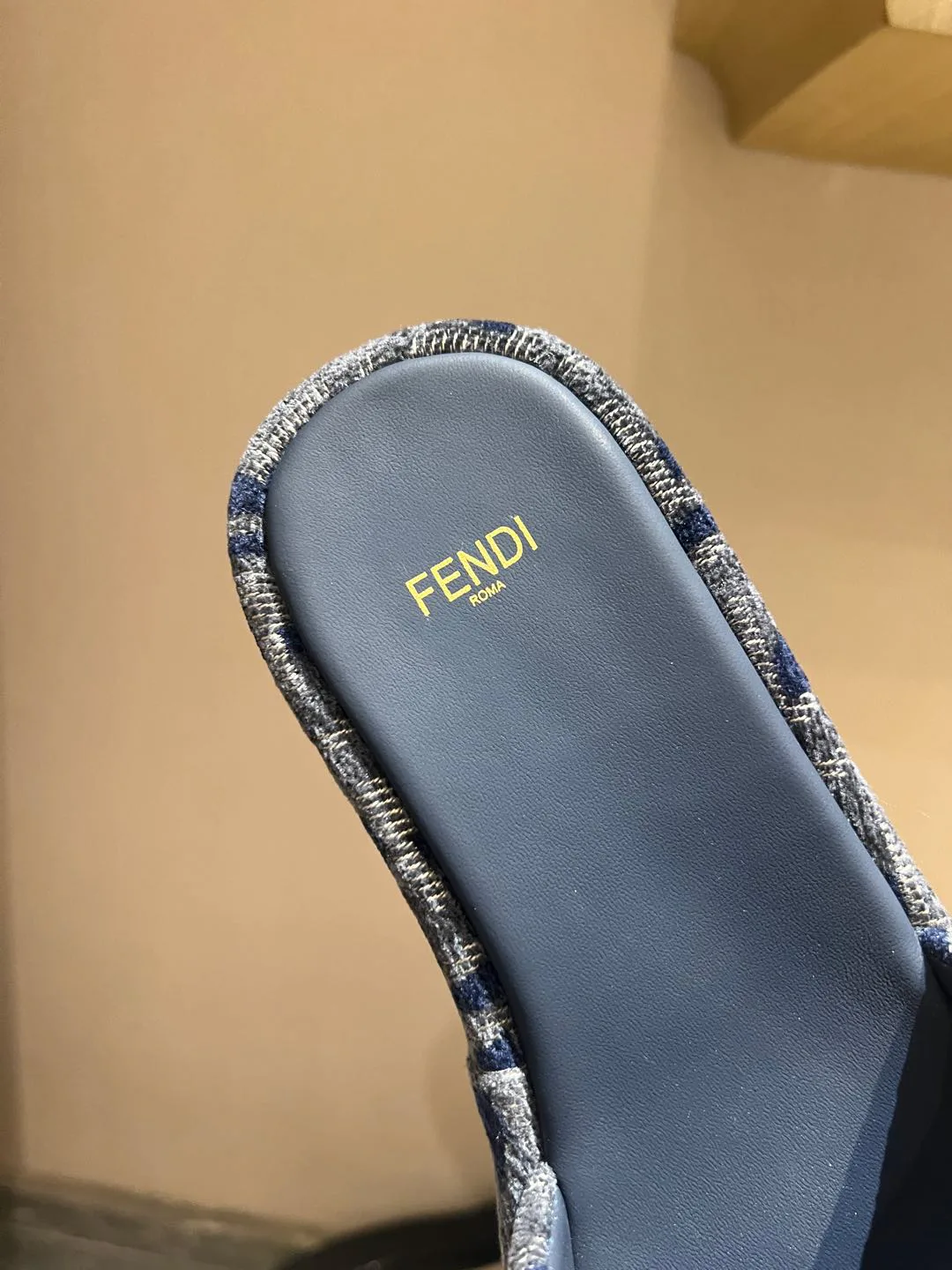 Шлепанцы Женские Fendi 18158