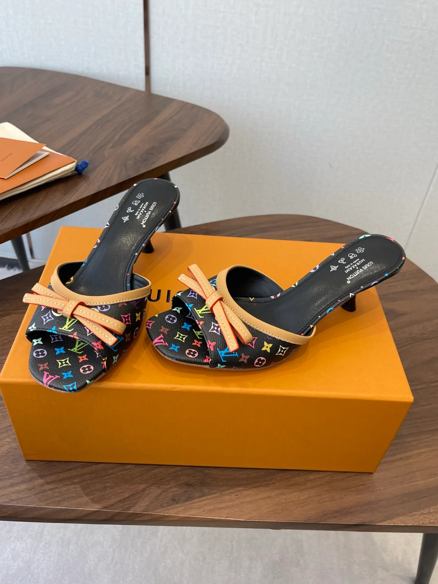 Босоножки Женские Louis Vuitton 12880762