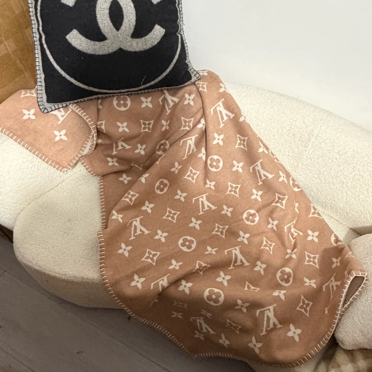 Текстиль Louis Vuitton 18141146