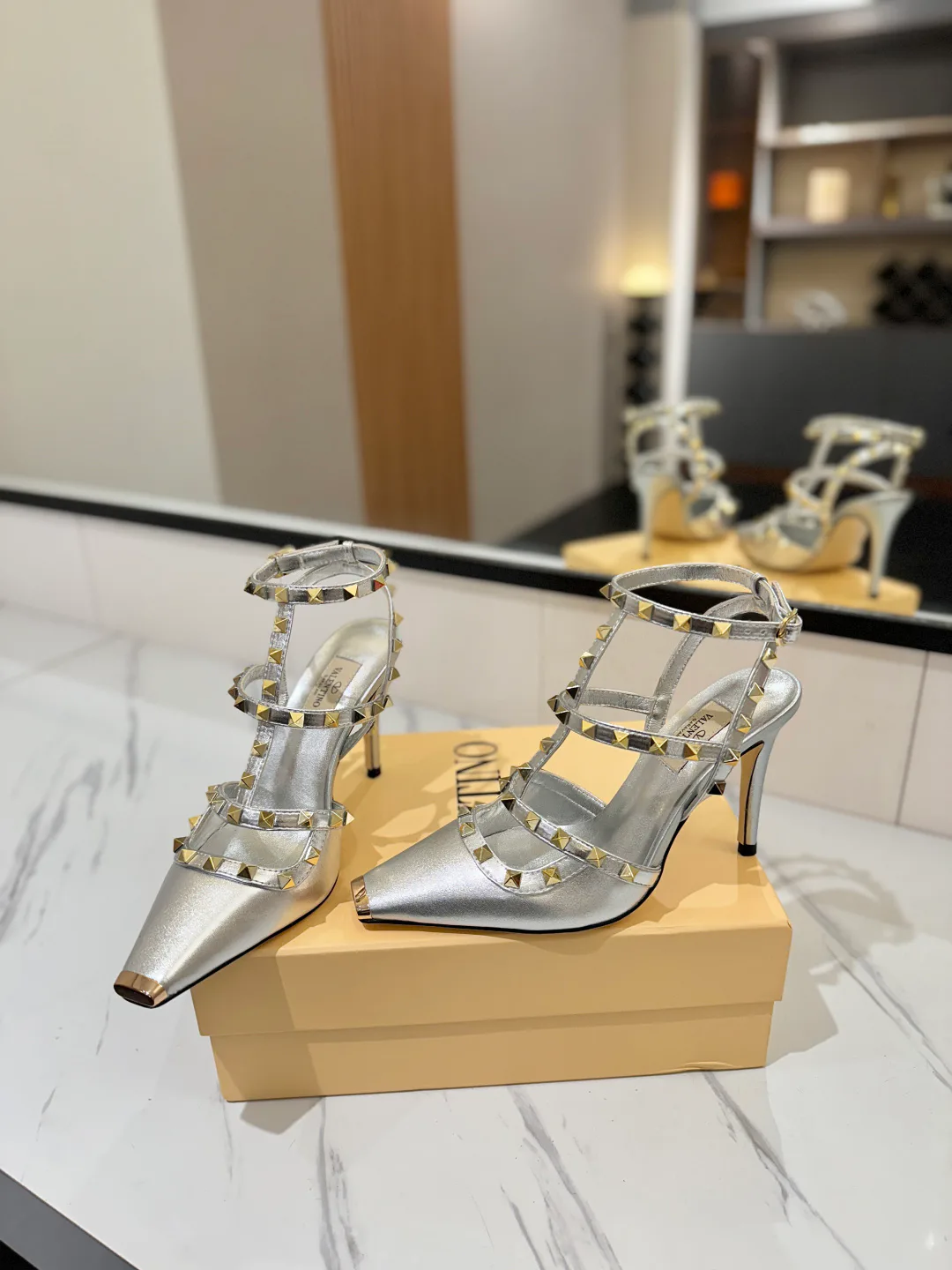 Босоножки Женские Valentino 17366652
