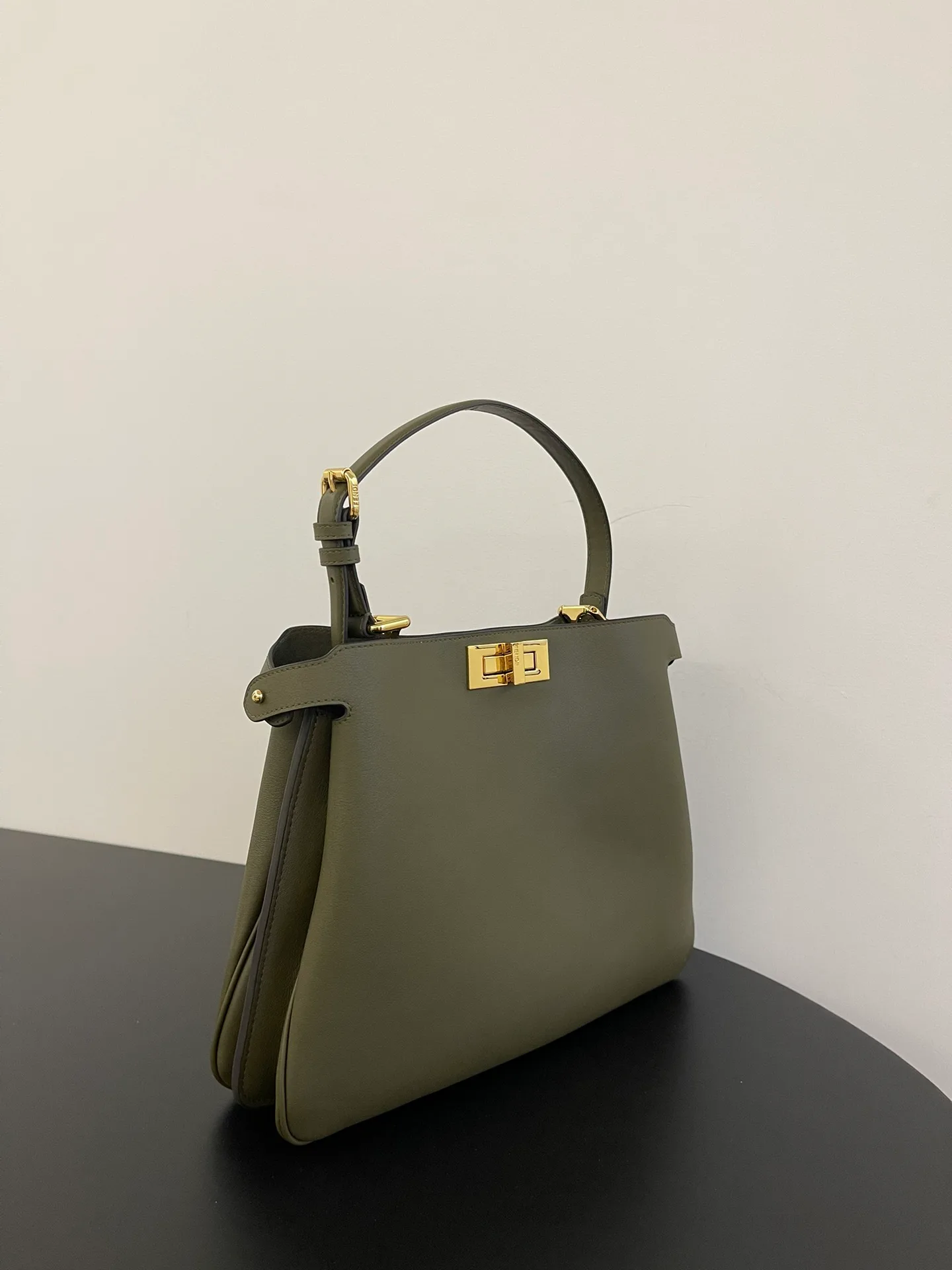 Классические Сумки Женские Fendi 13546278