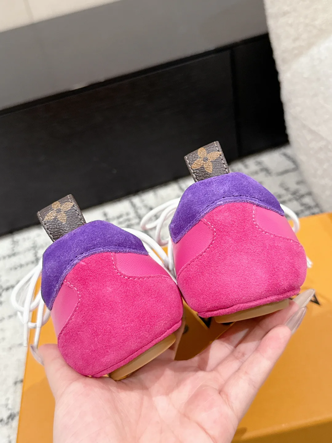 Кроссовки Женские Louis Vuitton 18409742