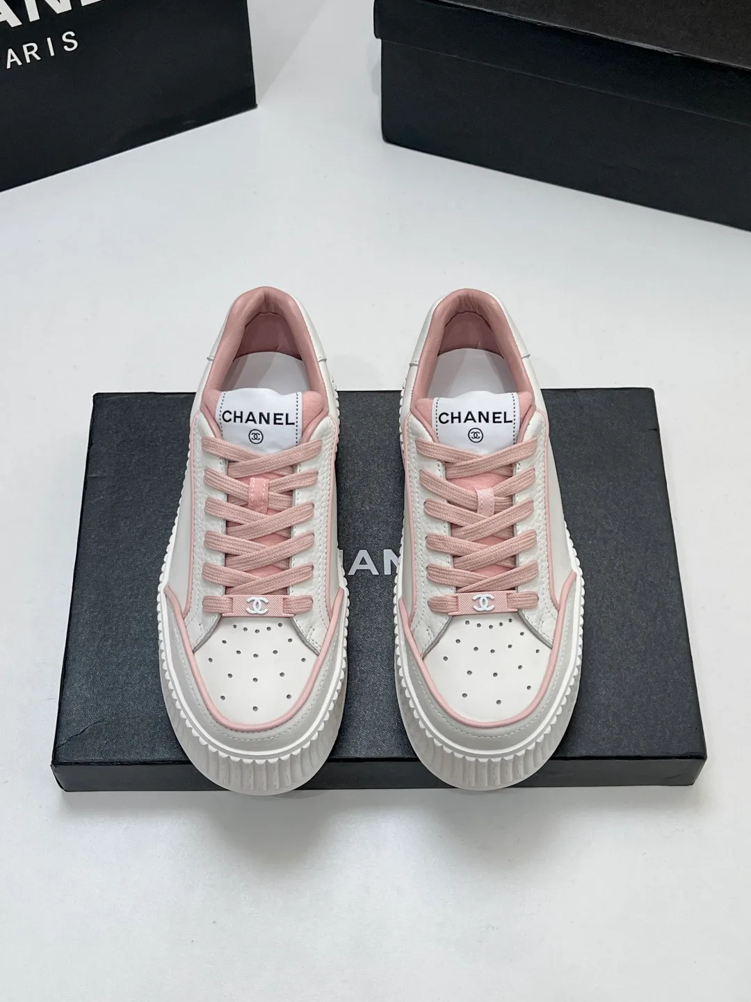 Кроссовки Женские Chanel 18367097