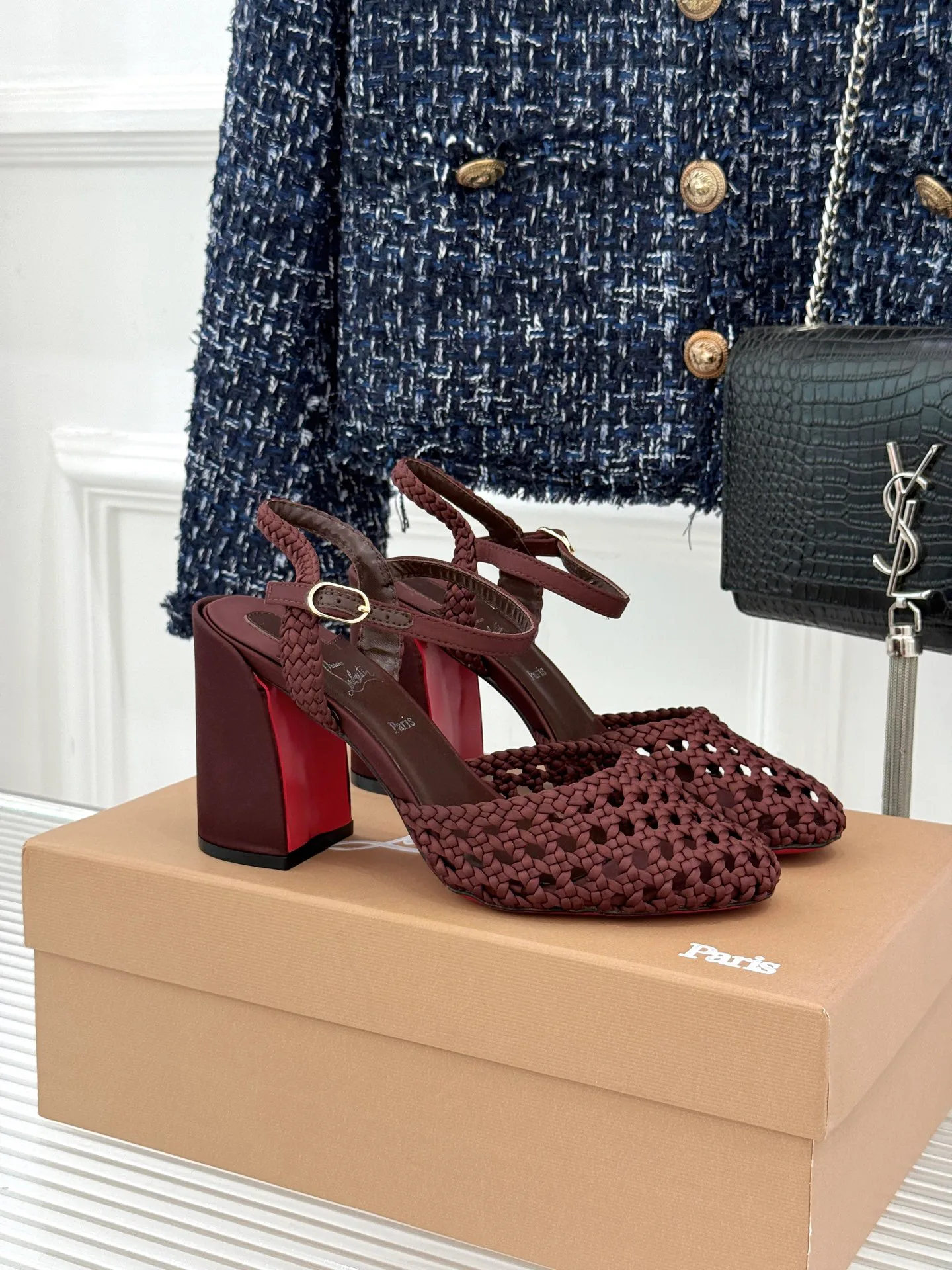 Босоножки Женские Christian Louboutin 19367920