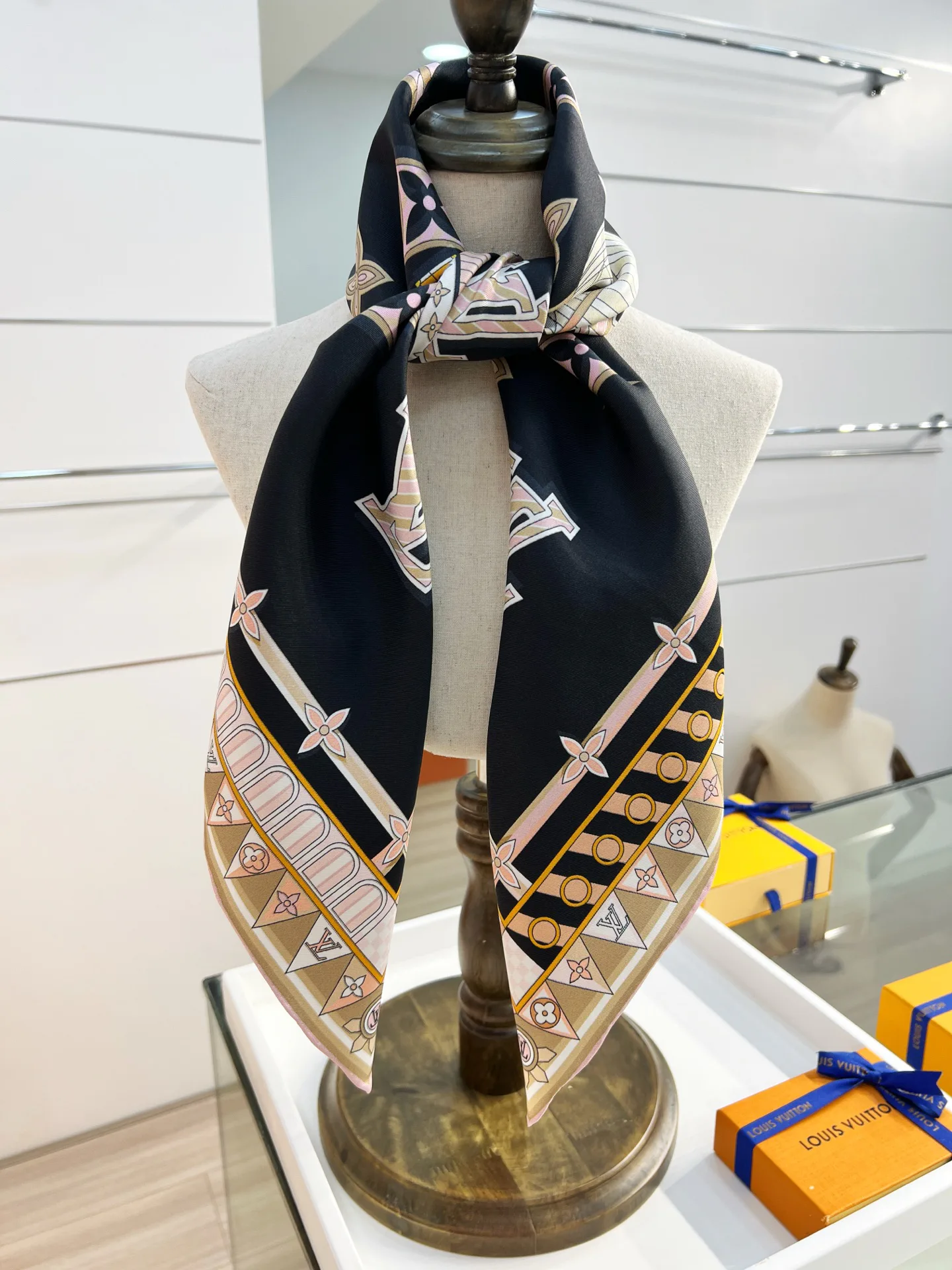 Платки Louis Vuitton 11664047