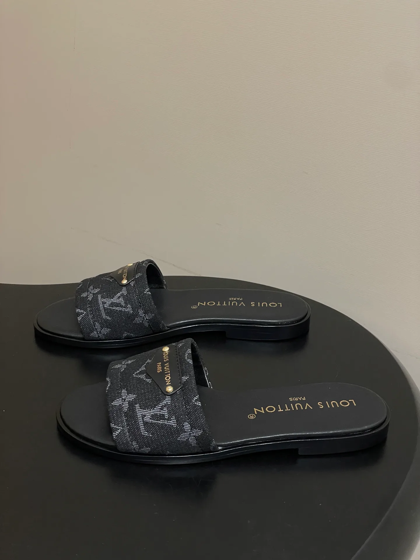 Шлепанцы Женские Louis Vuitton 3361692