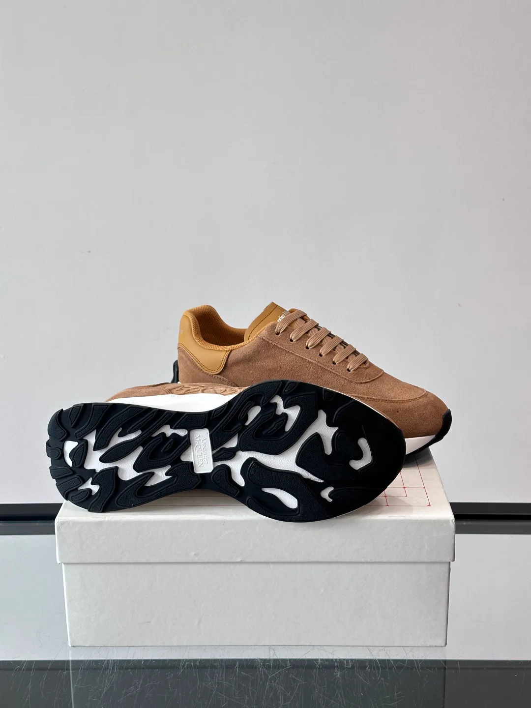 Кроссовки Женские Alexander Mcqueen 564619