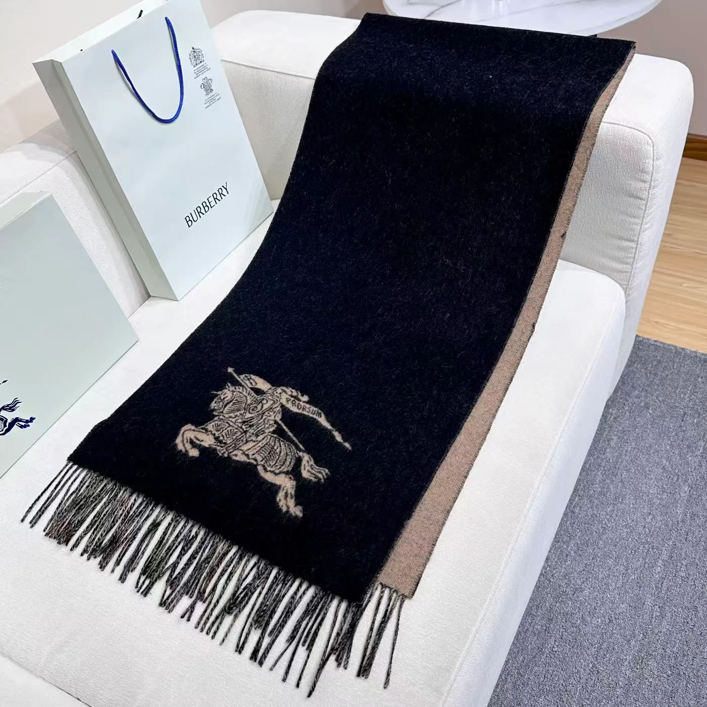 Шарфы Burberry 18627206
