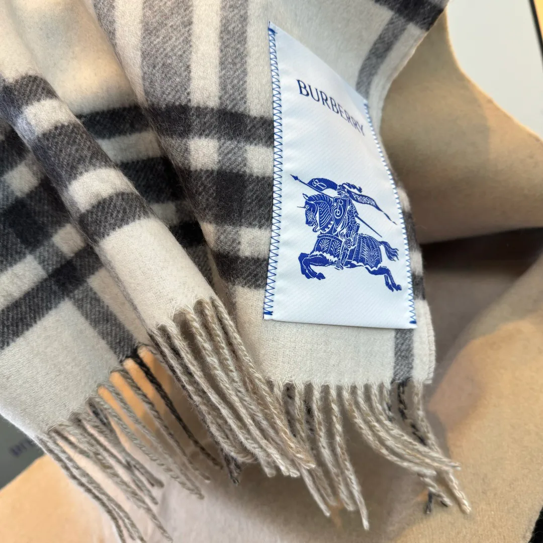 Шарфы Burberry 18627289