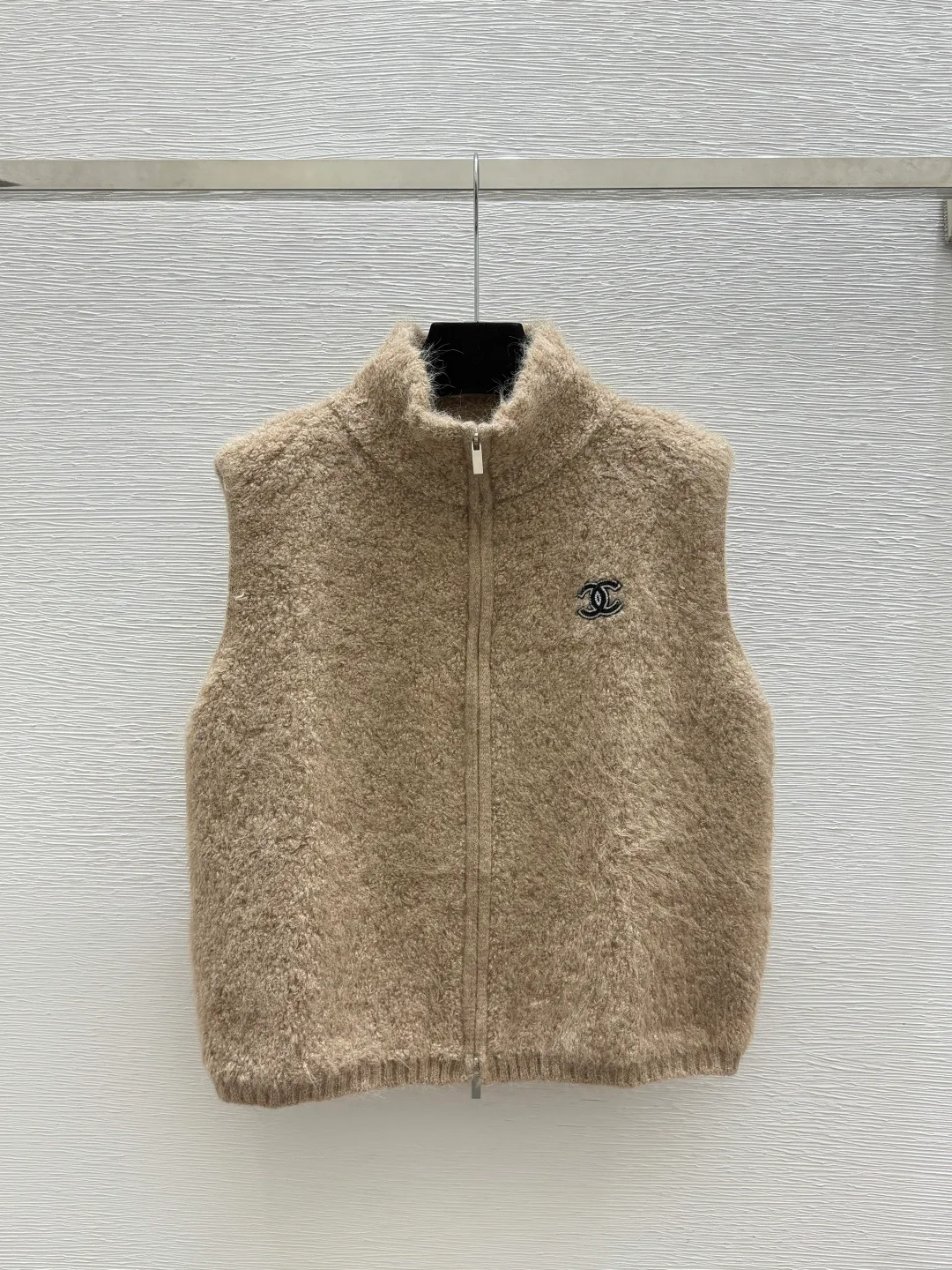 Жилеты Женские Chanel 19005663