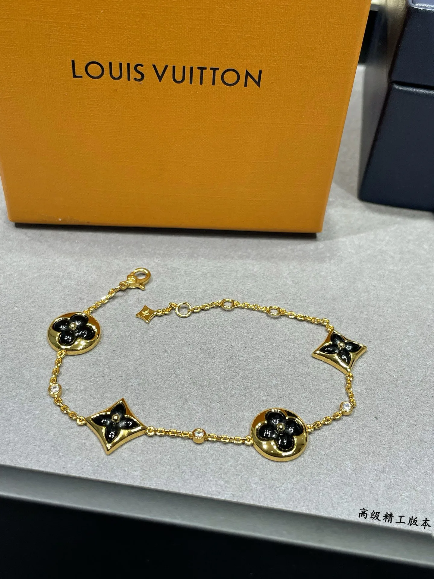 Бижутерия Louis Vuitton 99386