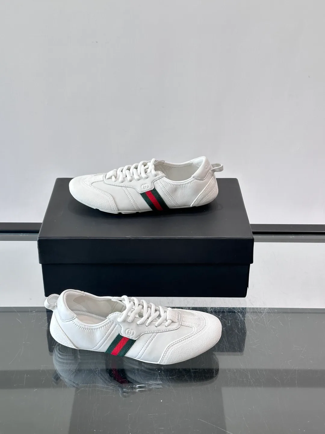 Кроссовки Женские Gucci 17689240