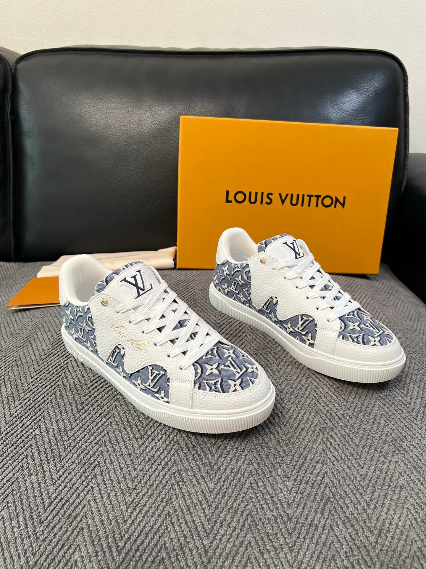 Кроссовки Женские Louis Vuitton 18592288