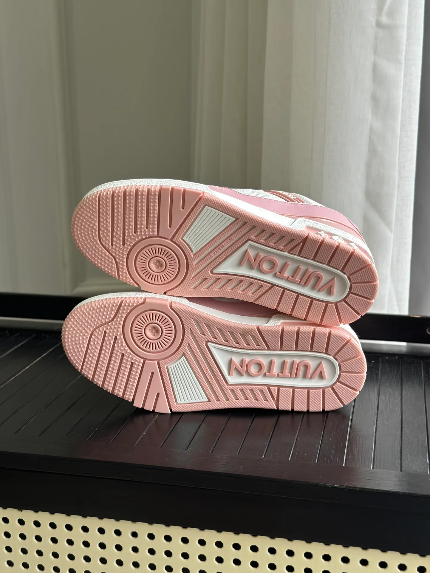 Кроссовки Женские Louis Vuitton 18014118