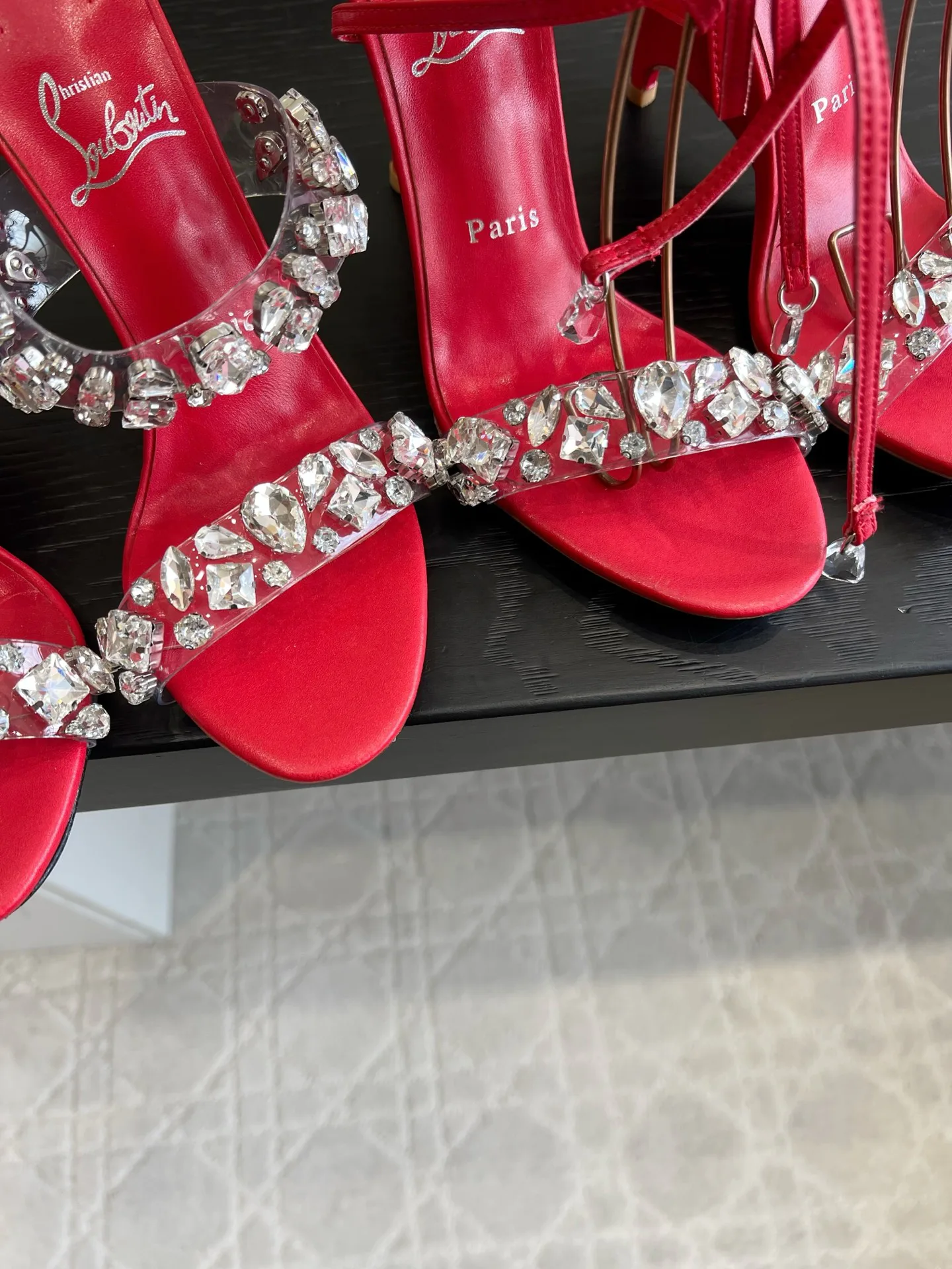 Босоножки Женские Christian Louboutin 18614263