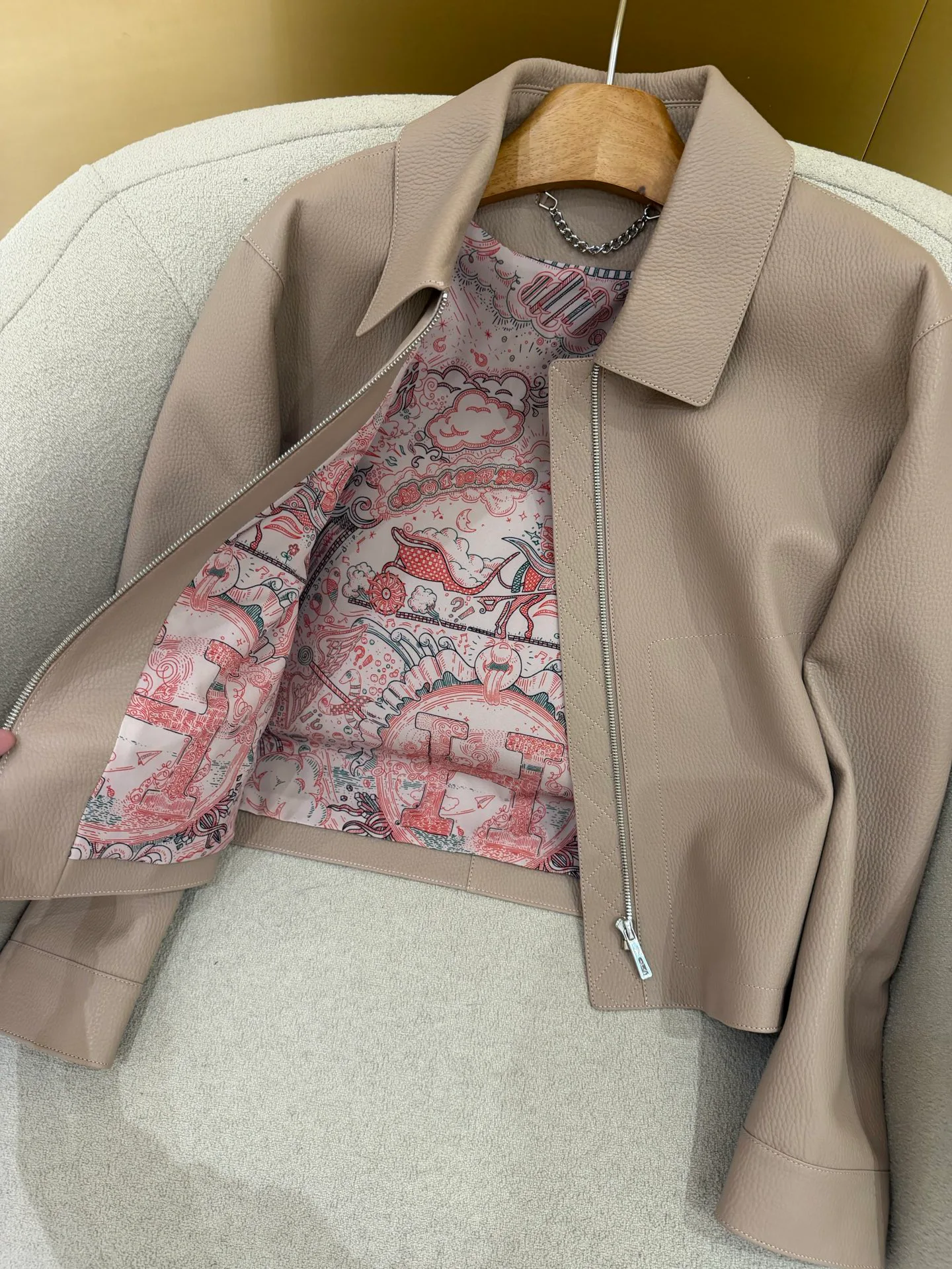 Кожаные Куртки И Дублёнки Женские Hermes 17802394