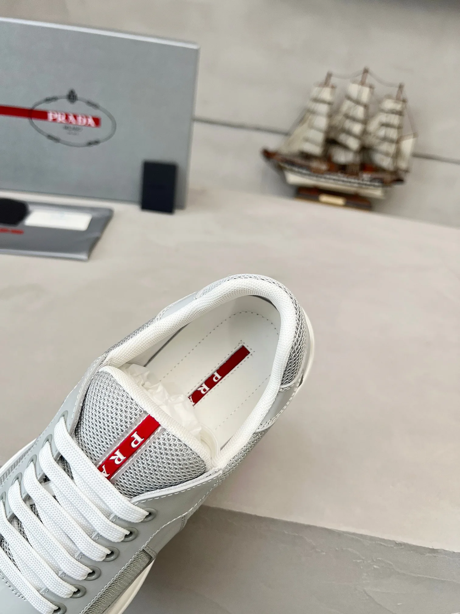 Кроссовки Женские Prada 17704055