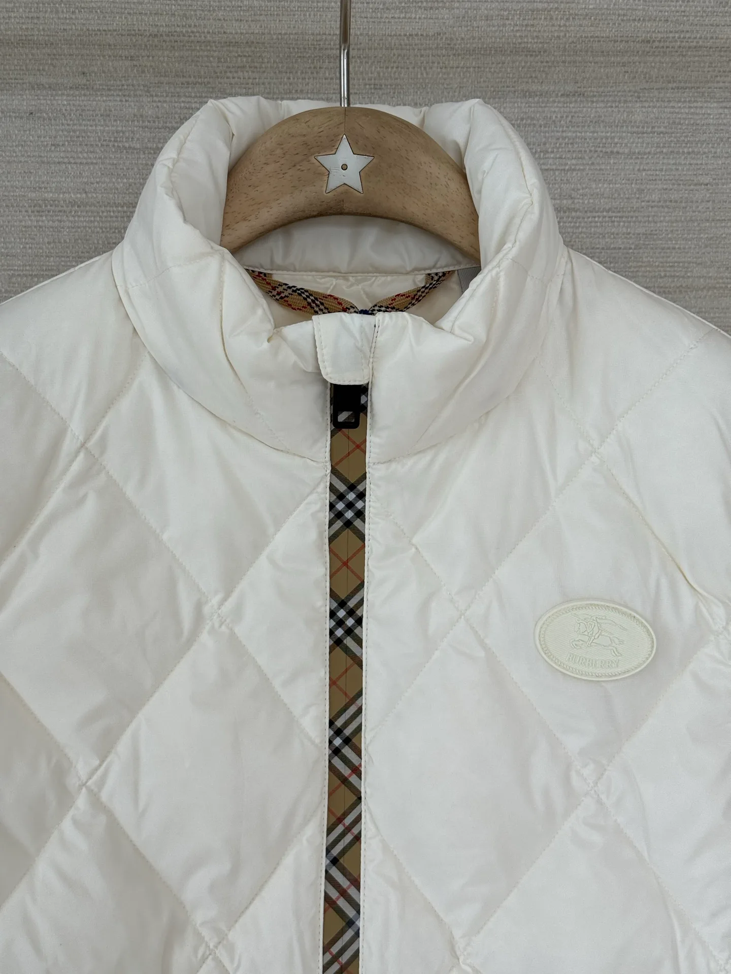 Жилеты Женские Burberry 18603380