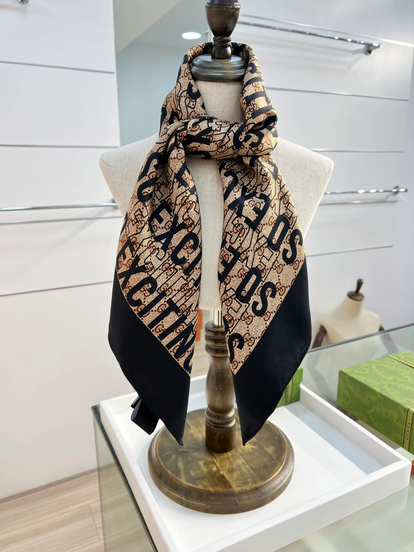 Платки Gucci 1158386