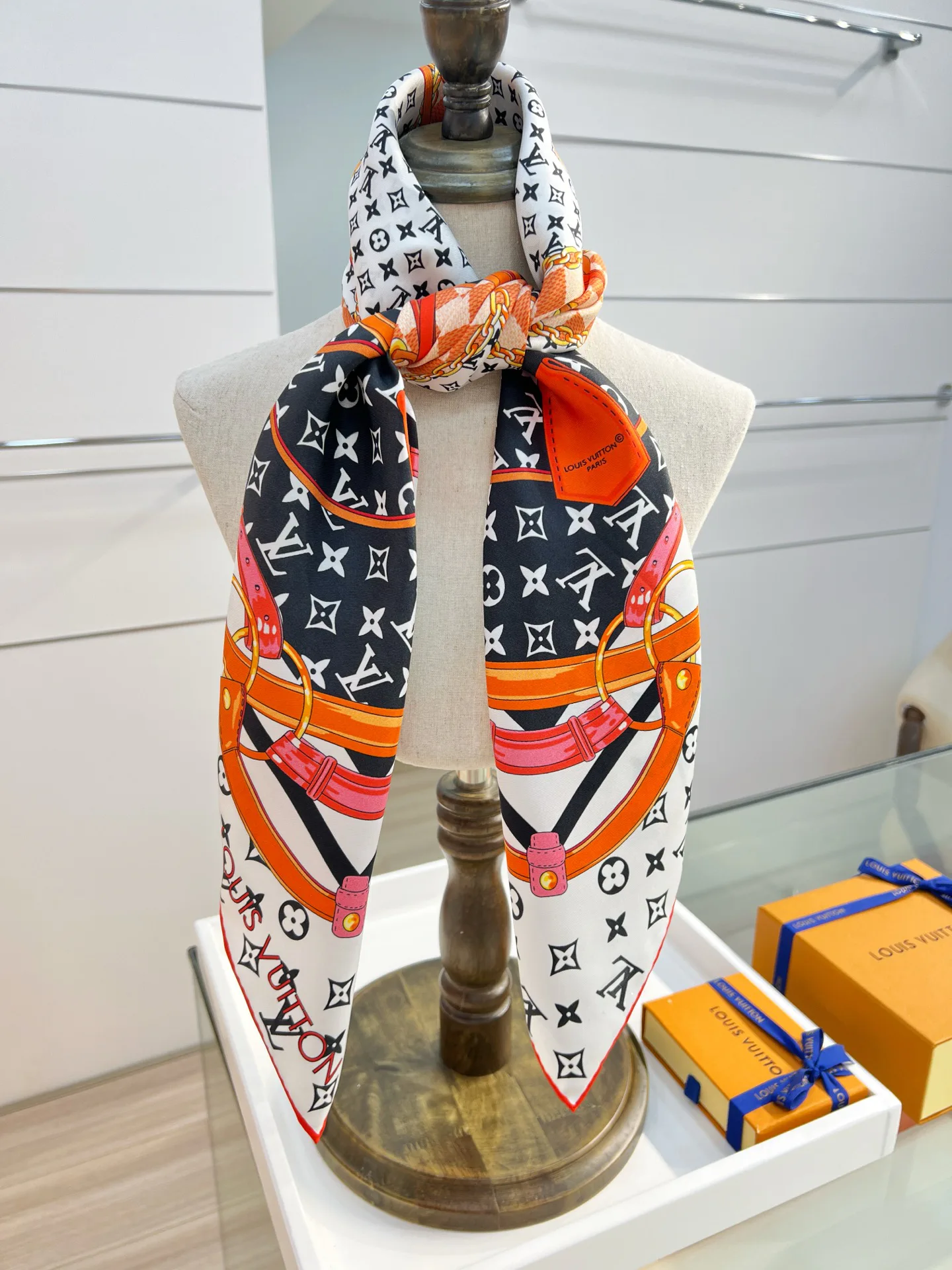 Шарфы Louis Vuitton 33840