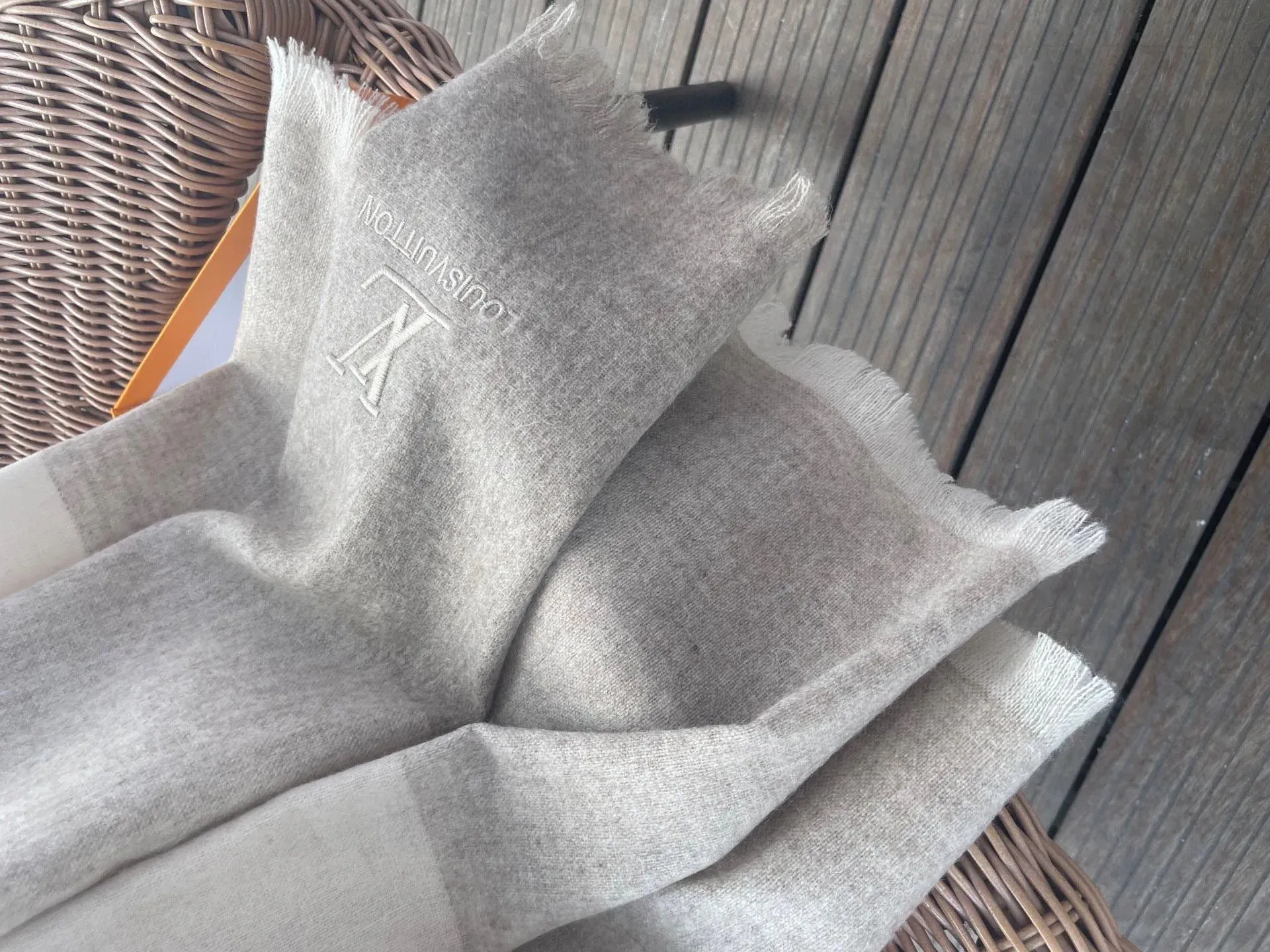 Шарфы Louis Vuitton 832147