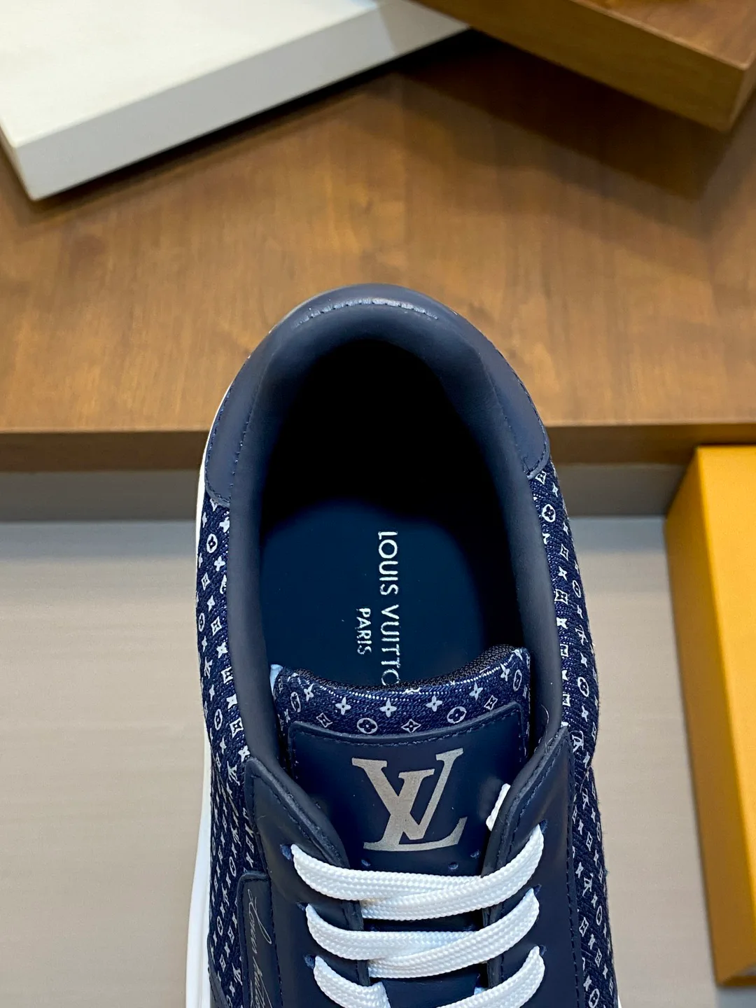 Кроссовки Мужские Louis Vuitton 18698007