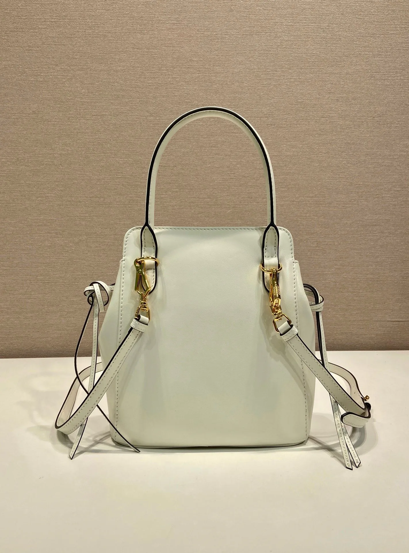 Классические Сумки Женские Prada 11627419