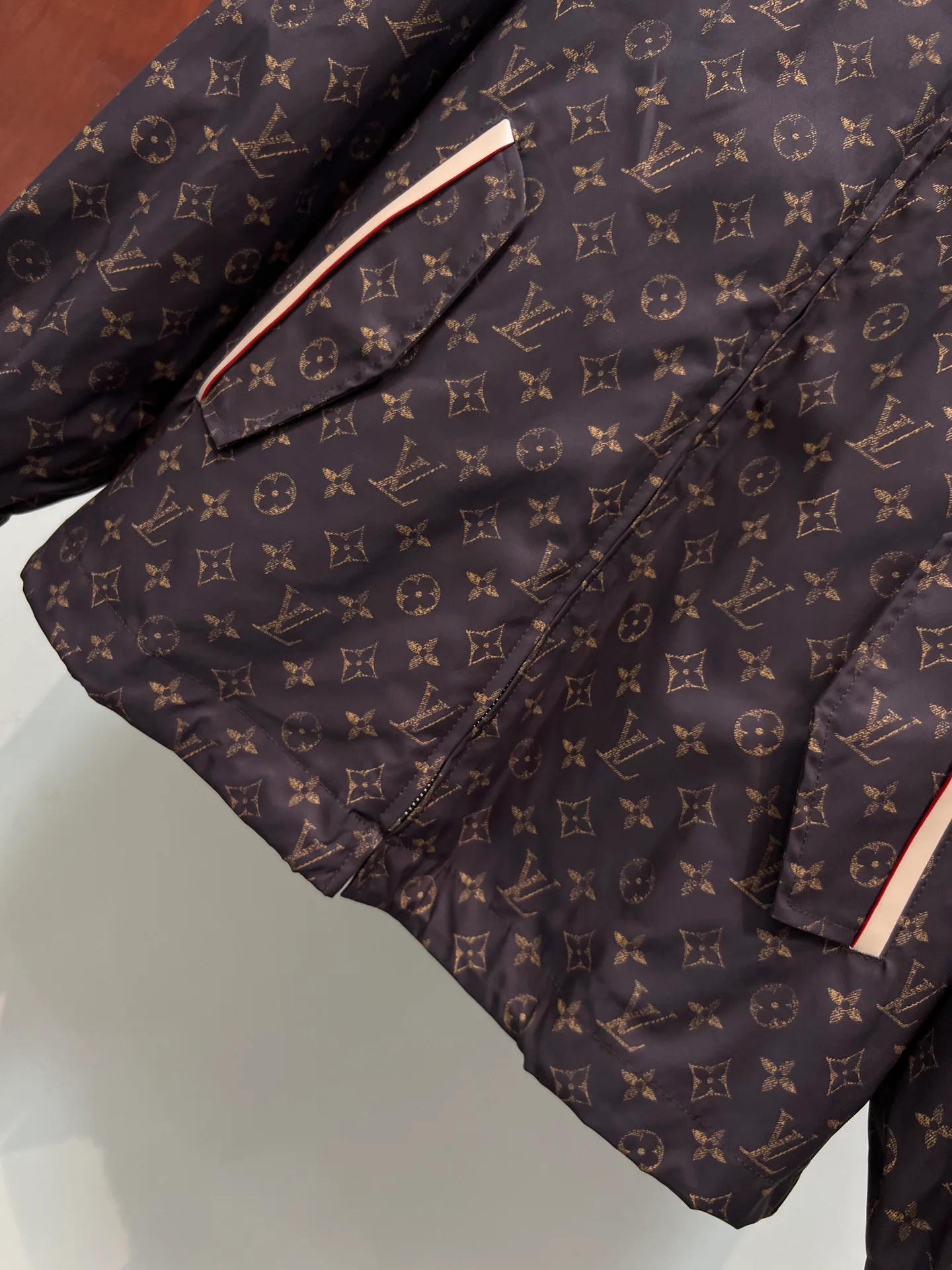 Куртки И Пуховики Женские Louis Vuitton 18408133