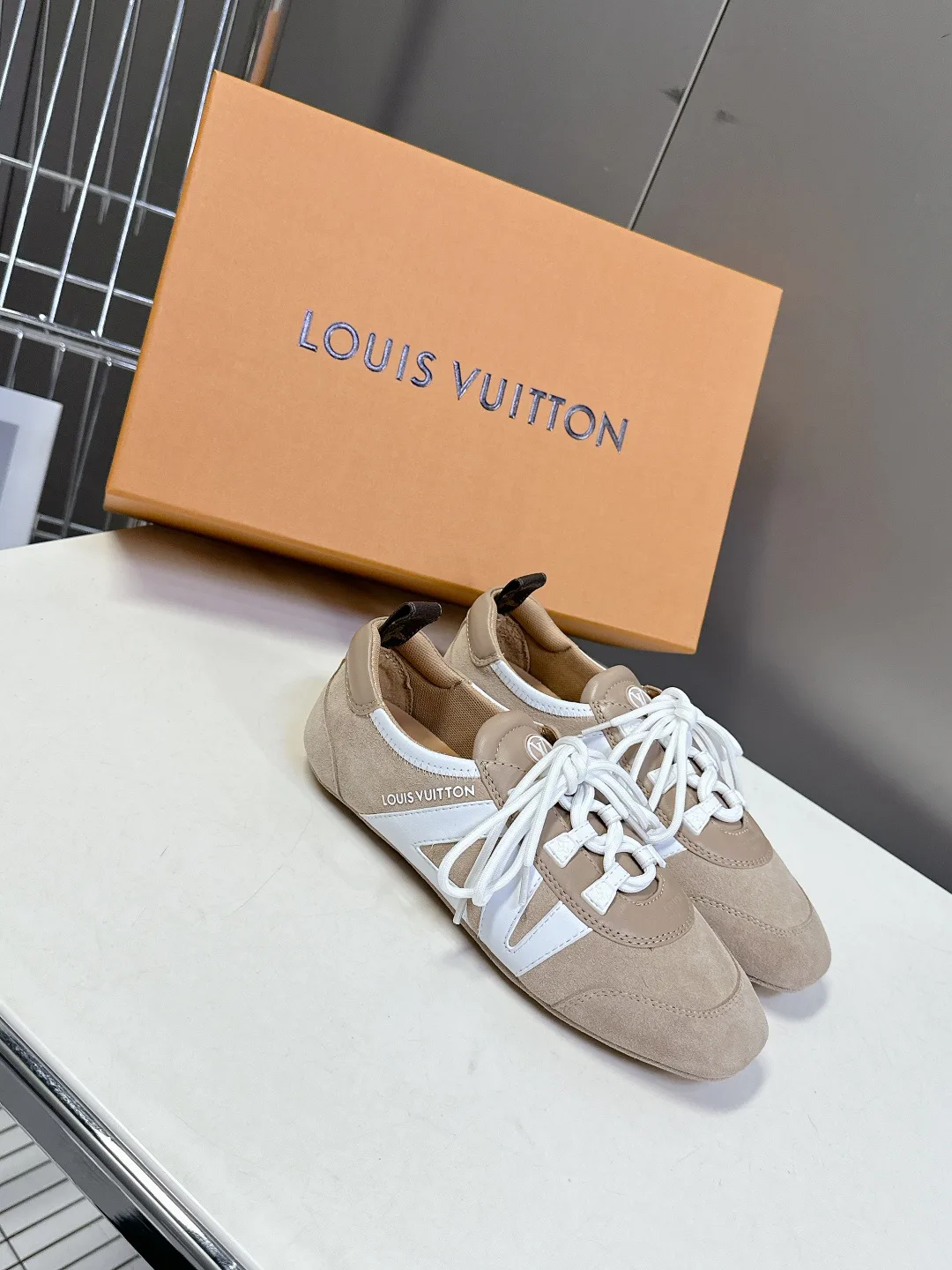 Кроссовки Женские Louis Vuitton 1480775