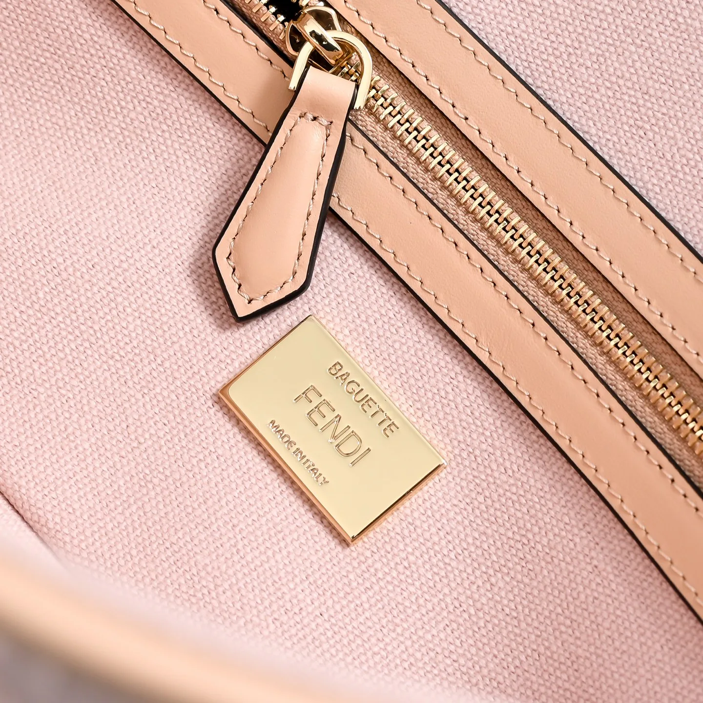 Классические Сумки Женские Fendi 18004262
