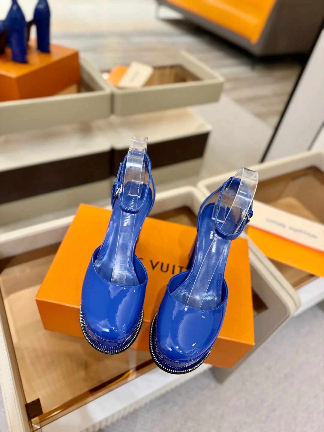 Сандалии Женские Louis Vuitton 10910236